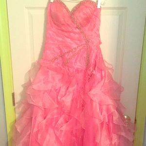 Perfect pink Prom dress!
